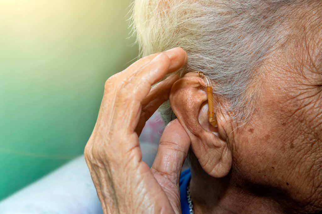 Surdez em idosos